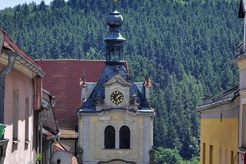 kostel sv. Petra a Pavla od náměstí (© Radovan Smokoň 06/2014)