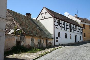 Dům s hrázděným patrem v Čechově ulici (© Ivan Grisa, 08/2008)