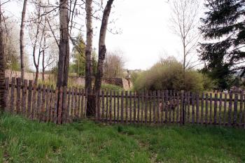 Bývalá zámecká zeď ( © Iva Spurná 1.5.2010)