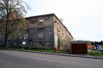 Kokořovský dvůr v neutěšeném stavu ( © Iva Spurná 1.5.2010)