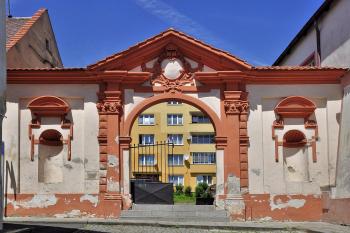 Zámecká brána ( © Radovan Smokoň 06/2014)