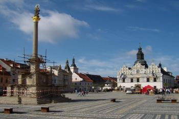 náměstí s radnicí a morovým sloupem (© Petr Pospíšil, 09/2013)