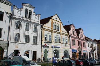 Střední část severní fronty náměstí (© Ivan Grisa, 08/2008)
