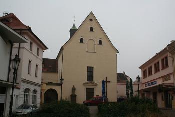 Severní (hlavní) průčelí klášterního kostela (© Ivan Grisa, 09/2008)