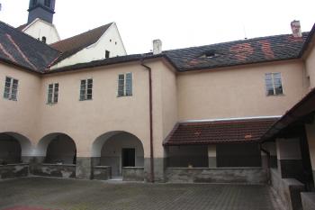 klášter (© Karel Husák, 03/2010)
