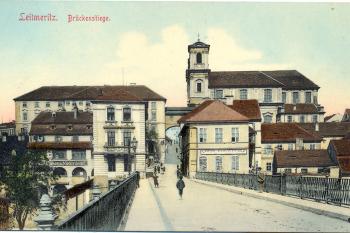 starý most ústící k jezuitským schodům, rok 1906 (© Karel Husák, 07/2011)
