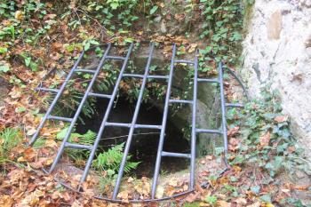 Cisterna, umístěná v jižní části parkánu ( © Dušan Dohňanský 09/2019)