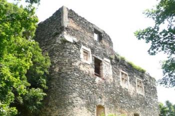 Jihozápadní vstupní průčelí palácově upraveného předsunutého opevnění Eytzingerů, tzv. Nový hrad ( © Jan P. Štěpánek 07/2009)