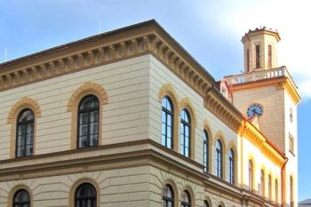 Stará radnice, nyní Městská knihovna v Jablonci nad Nisou ( © Pavel Vítek 08/2008)