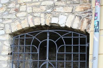 Nádrž z roku 1853 v někdejší zahradě bývalé jesuitské koleje, (© Ivan Grisa, 08/2008)