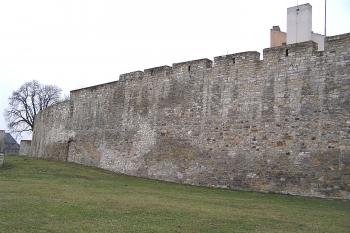 vnitřní hradba na východě (© Karel Husák, 01/2006)