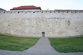 Hlavní hradba u severozápadního rohu (© Ivan Grisa, 11/2008)