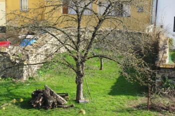 druhá severovýchodní parkánová bašta (© Karel Husák, 04/2010)