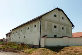 Sýpka u zámku (© Jiří Cukr, 08/2013)
