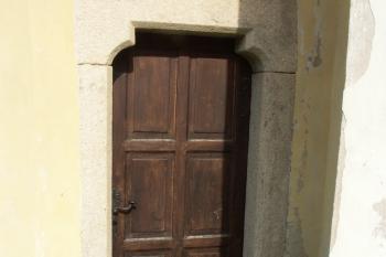 portál pod věží ( © Milan Caha 08/2008)