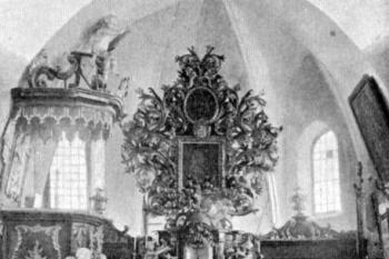 pohled do presbytáře na počátku 20. století ( © Josef Soukup: Soupis památek historických a uměleckých v Království Českém, sv. 18 Politický okres Pelhřimovský, Archaelogická komise při České akademii císaře Františka Josefa pro vědy, slovesnost a umění, Praha 1903 )