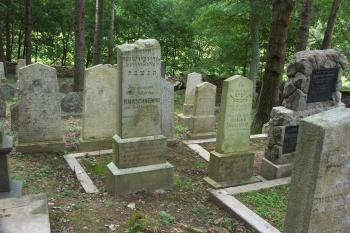 novější náhrobky ( © Milan Caha 08/2008)