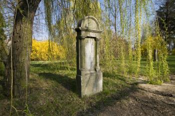náhrobní kámen (© Tomáš Berka, 04/2009)