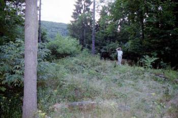 Místo, kde stával hrad (© 2002 Jiří Čížek)