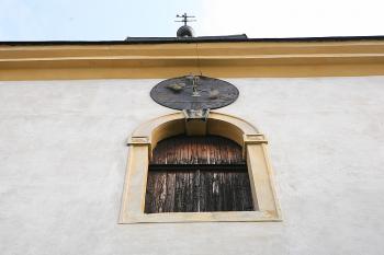 Zvukové okno a ciferník hodin (© Stanislav Šůna, 08/2008)