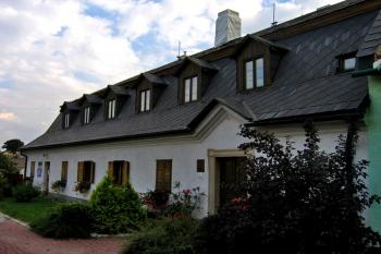 Vrchnostenský špitál ve Velkém Újezdu ( © Pavel Vítek 08/2008)
