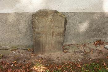 kříž se symbolem sekery ( © Milan Caha 08/2008)