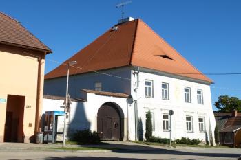 fara od jihozápadu ( © Milan Caha 09/2011)