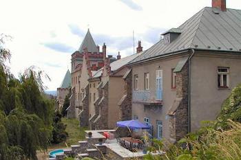 vstupní průčelí ( © Pavel Zany Komárek 21/6/2003)