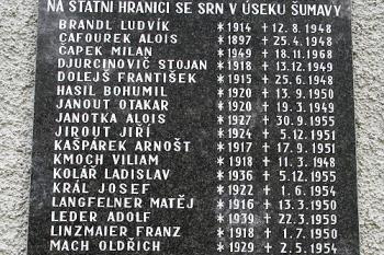Pamětní deska obětí "železné opony" na Šumavě (© Ivan Grisa, 08/2008)