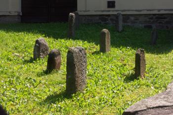 staré náhrobky ( © Milan Caha 08/2008)