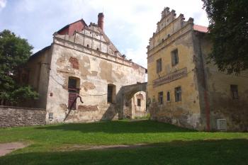 renesanční štíty a zámecká brána ( © Milan Caha 09/2008)