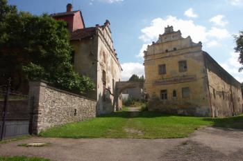 renesanční štíty a zámecká brána ( © Milan Caha 09/2008)