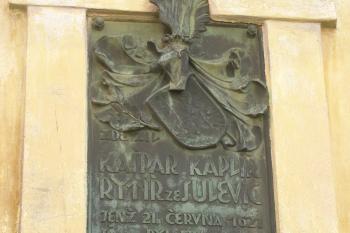 pamětní deska na severním průčelí ( © Milan Caha 09/2008)