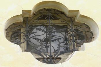 detail klášterního okénka ( © Milan Caha 08/2008)
