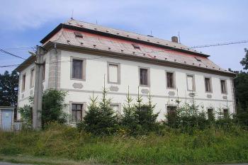 pohled na hlavní frontu zámečku ( © Ondřej Štěpánek 09/2008)