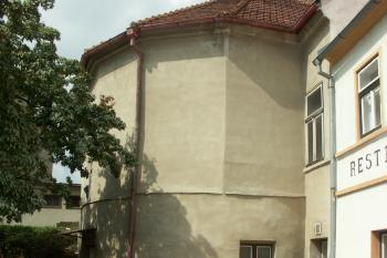 bašta přeměněná na klub - ulice Příkopy ( © Milan Caha 09/2008)