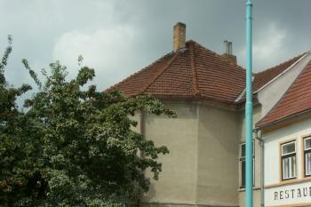 bašta přeměněná na klub - ulice Příkopy ( © Milan Caha 09/2008)
