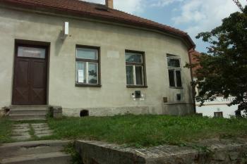 bašta přeměněná na klub - ulice Příkopy ( © Milan Caha 09/2008)