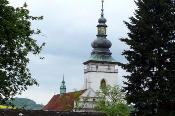 Kostel z Děkanské zahrady (© Jiří Cukr, 05/2010)