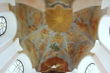 Fresky nad oltářem v kostele sv. Víta (© Jakub Dvořák 4/2009 )