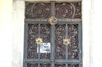 kovaná mříž od V. Lacka z roku 1755 ( © Milan Caha 09/2008)