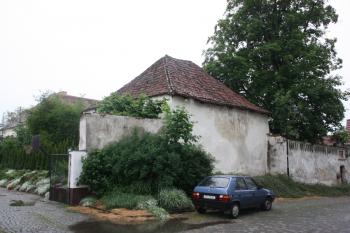 Hospodářská budova děkanství od severozápadu ( © Ivan Grisa 05/2011)