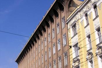 OD Breda s důmyslně složitou fasádou ( © Jan P. Štěpánek 10/2006)