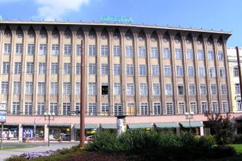 celkový pohled na jižní frontu OD Breda v Opavě ( © Jan P. Štěpánek 10/2006)