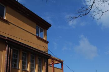 vstupní objekt koupaliště (© Tomáš Berka, 04/2008)