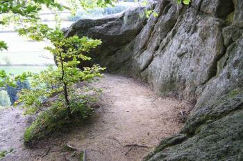 západní úpatí hlavního skalního suku ( © Jan P. Štěpánek 10/2007)