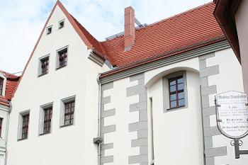 Přední brána hradu od západu (© Ivan Grisa, 09/2008)