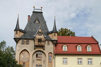 Střední brána hradu z hradního mostu (© Ivan Grisa, 09/2008)