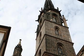 Gotická "Hrbatá" věž (hoeckrige Turm) v jižním koutě presbytáře (© Ivan Grisa, 09/2008)