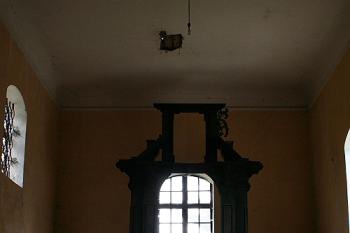 Pohled na zbytky hlavního oltáře (© Ivan Grisa, 09/2008)